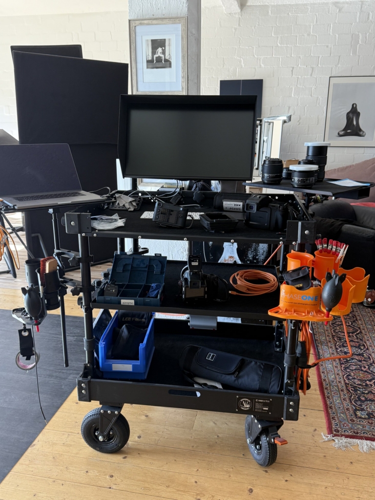 Behind the Scenes – The Studio and the Lighting